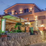 Haus am Meer mit Restaurant auf der Insel Pag